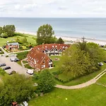 Urlaub Mit Ostseeblick, Schwimmbad, Sauna & Direkte Strandlage アパート